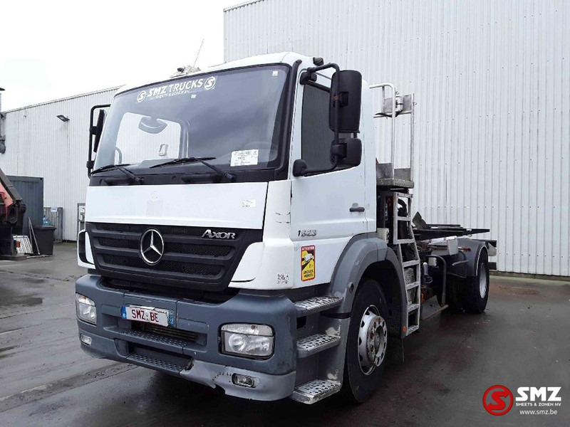 Mercedes-Benz Axor 1823 Palfinger pk4501 - Platós teherautó, Darus autó: 3 kép. Mercedes-Benz Axor 1823 Palfinger pk4501 - Platós teherautó, Darus autó: 3 kép.