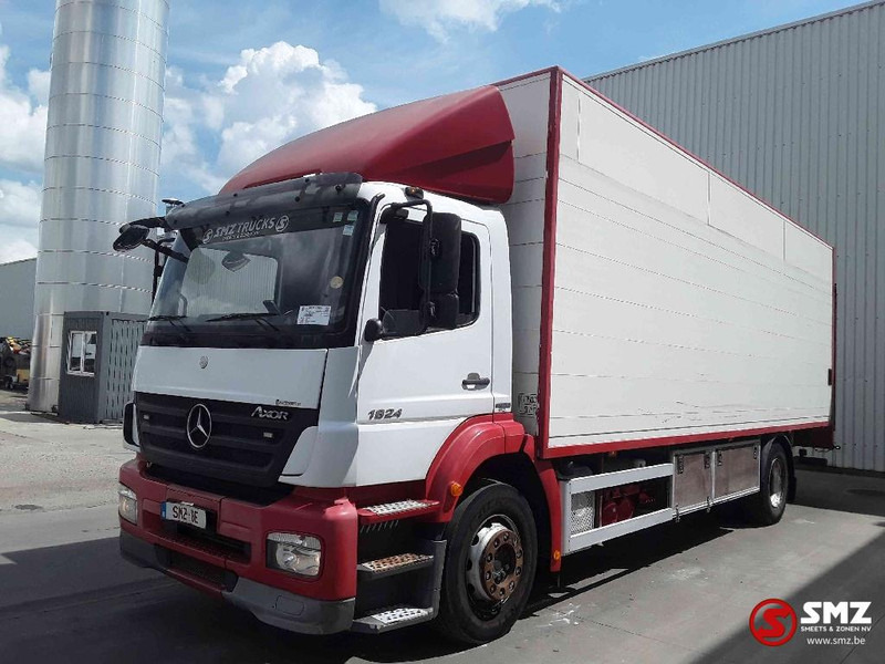 Mercedes-Benz Axor 1824 309000km - Dobozos felépítményű teherautó: 3 kép. Mercedes-Benz Axor 1824 309000km - Dobozos felépítményű teherautó: 3 kép.