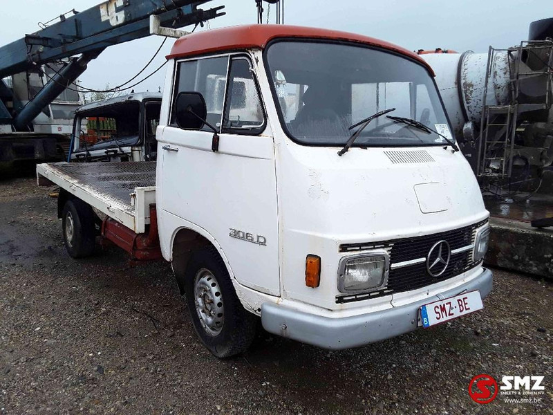 Mercedes-Benz - Platós teherautó: 1 kép. Mercedes-Benz - Platós teherautó: 1 kép.