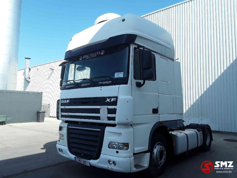 DAF 105 XF 410 SuperSpaceCAb - Nyergesvontató: 3 kép. DAF 105 XF 410 SuperSpaceCAb - Nyergesvontató: 3 kép.