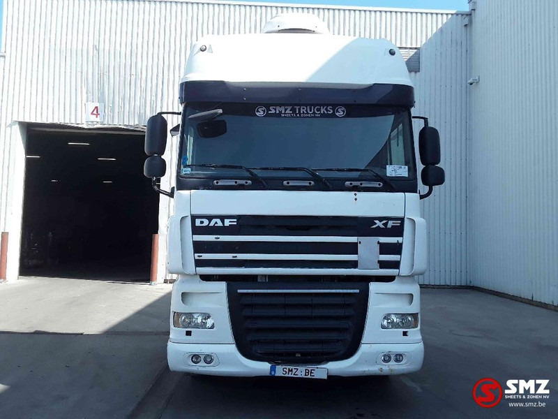 DAF 105 XF 410 SuperSpaceCAb - Nyergesvontató: 2 kép. DAF 105 XF 410 SuperSpaceCAb - Nyergesvontató: 2 kép.