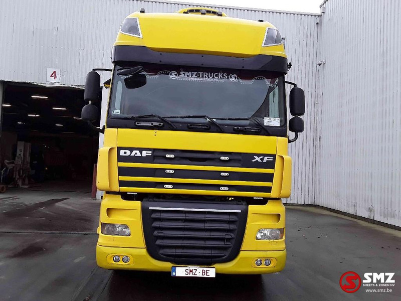 DAF 105 XF 460 SuperSpaceCab manual - Nyergesvontató: 2 kép. DAF 105 XF 460 SuperSpaceCab manual - Nyergesvontató: 2 kép.