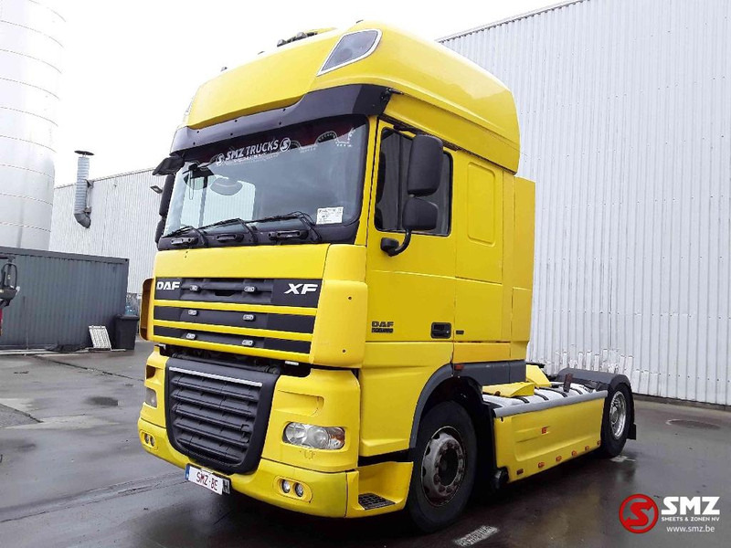 DAF 105 XF 460 SuperSpaceCab manual - Nyergesvontató: 3 kép. DAF 105 XF 460 SuperSpaceCab manual - Nyergesvontató: 3 kép.