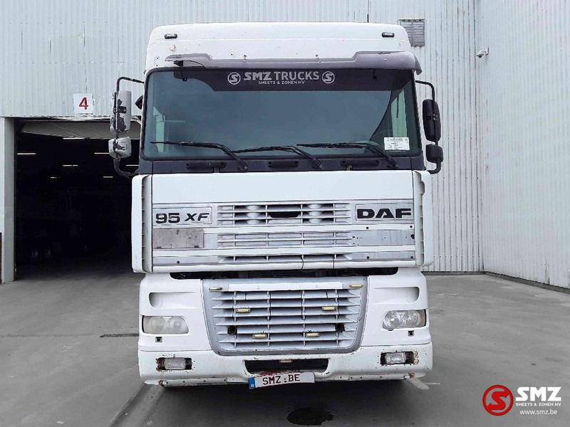 DAF 95 XF 430 - Nyergesvontató: 2 kép. DAF 95 XF 430 - Nyergesvontató: 2 kép.