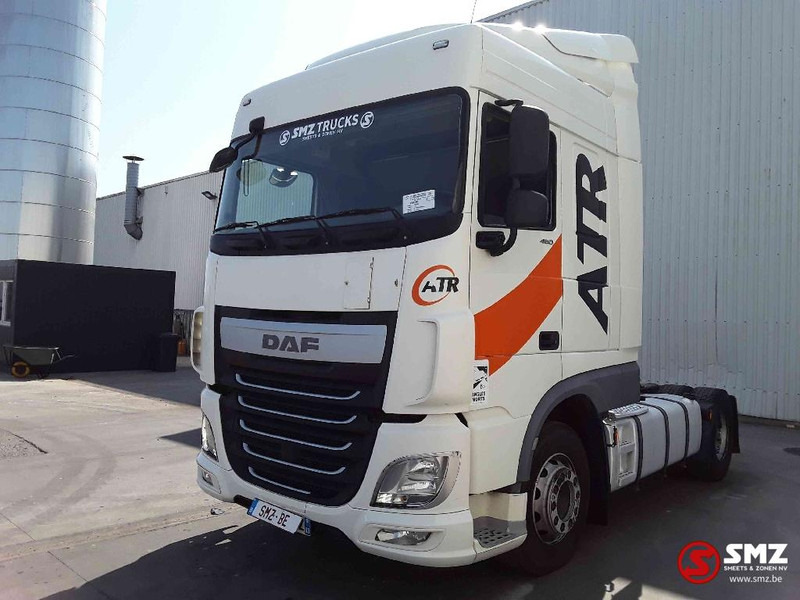 DAF XF 460 Spacecab intarder 2tanks - Nyergesvontató: 3 kép. DAF XF 460 Spacecab intarder 2tanks - Nyergesvontató: 3 kép.