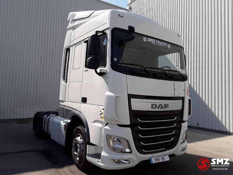 DAF XF 460 Spacecab intarder 2tanks - Nyergesvontató: 1 kép. DAF XF 460 Spacecab intarder 2tanks - Nyergesvontató: 1 kép.