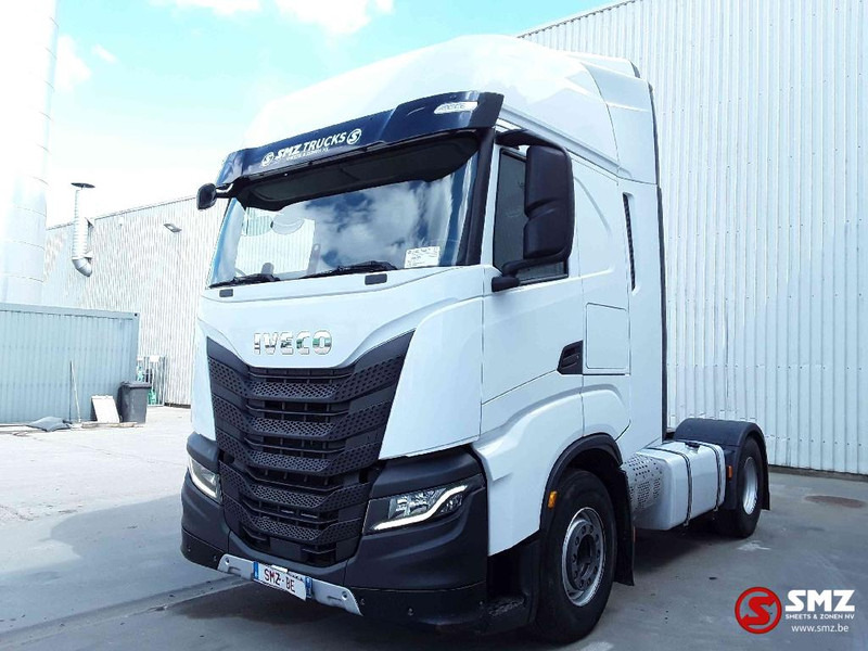 Iveco S-WAY 510 intarder 280000 km - Nyergesvontató: 3 kép. Iveco S-WAY 510 intarder 280000 km - Nyergesvontató: 3 kép.