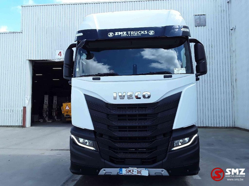 Iveco S-WAY 510 intarder 280000 km - Nyergesvontató: 2 kép. Iveco S-WAY 510 intarder 280000 km - Nyergesvontató: 2 kép.