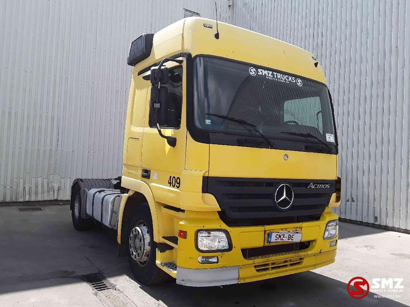 Mercedes-Benz Actros 1841 eps 3 pedals - parabrise cassé - windshield broken - Nyergesvontató: 1 kép. Mercedes-Benz Actros 1841 eps 3 pedals - parabrise cassé - windshield broken - Nyergesvontató: 1 kép.