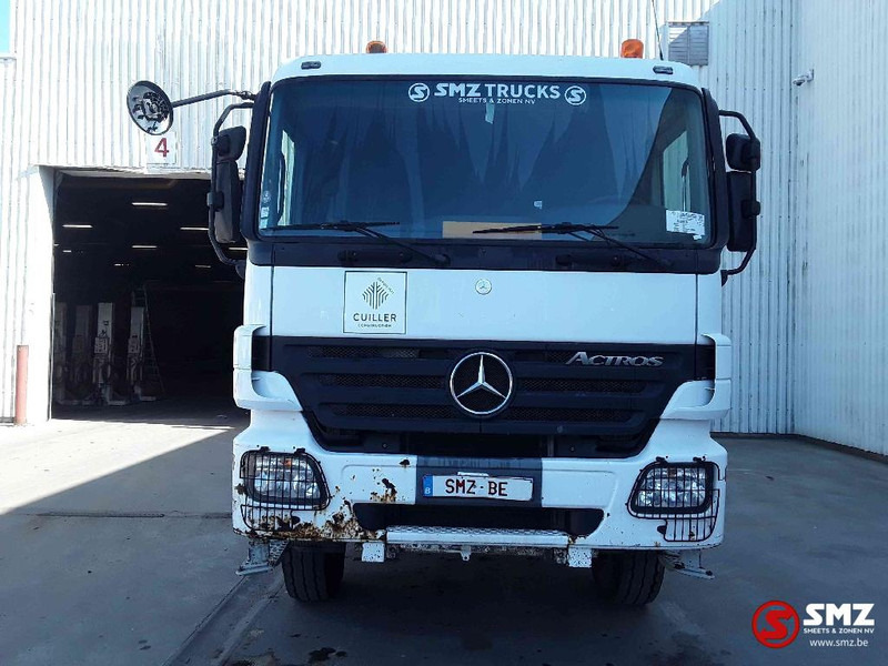 Mercedes-Benz Actros 2036 4x4 EPS - Nyergesvontató: 2 kép. Mercedes-Benz Actros 2036 4x4 EPS - Nyergesvontató: 2 kép.