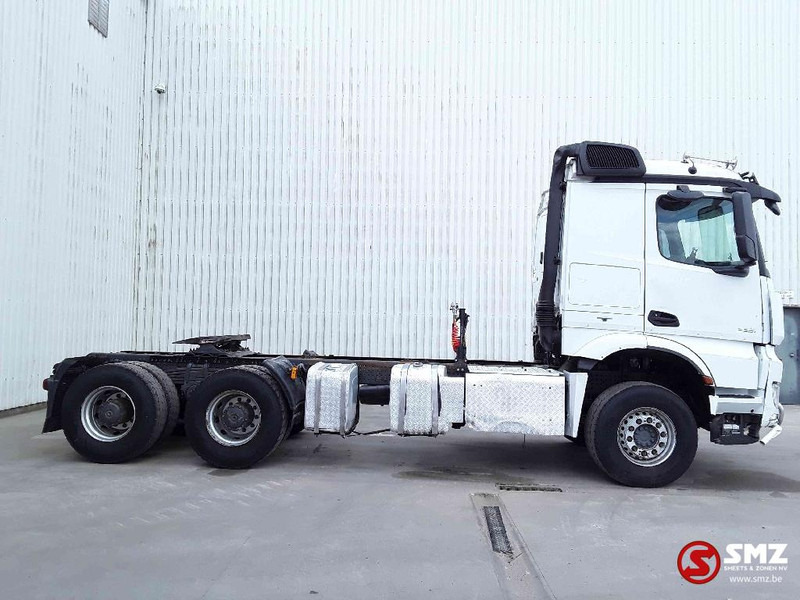 Mercedes-Benz Arocs 3351 lames steel - Nyergesvontató: 4 kép. Mercedes-Benz Arocs 3351 lames steel - Nyergesvontató: 4 kép.