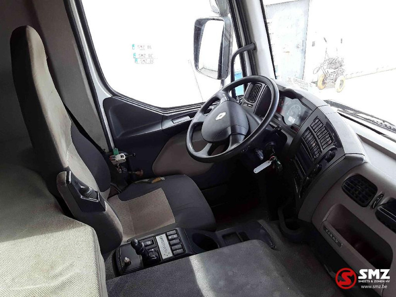 Nyergesvontató Renault Kerax 450 lames intarder hydraulic 443'km: 6 kép. Nyergesvontató Renault Kerax 450 lames intarder hydraulic 443'km: 6 kép.