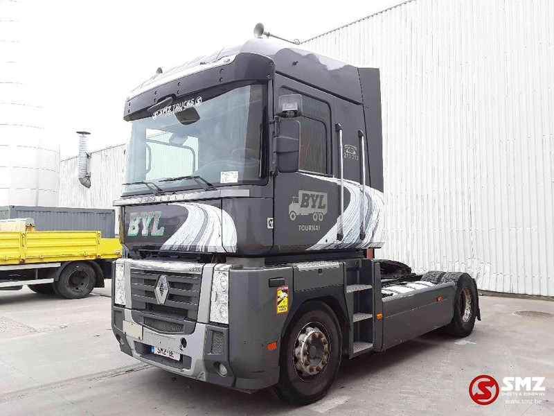 Renault Magnum 480 - Nyergesvontató: 3 kép. Renault Magnum 480 - Nyergesvontató: 3 kép.