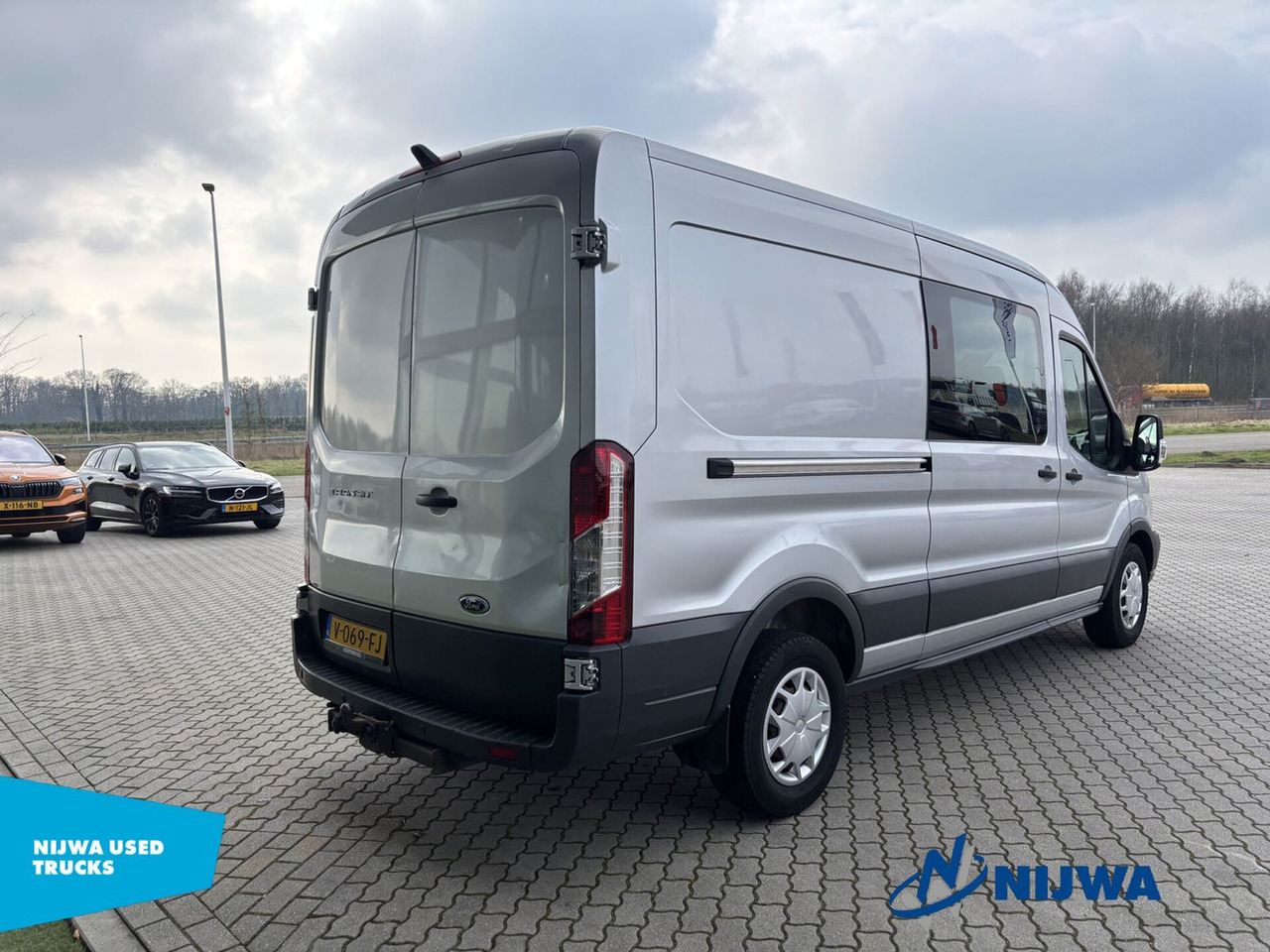Ford Transit 130 L3H2 Dubbele cabine + Trekhaak - Kis furgon, Duplakabinos kisteherautó: 3 kép. Ford Transit 130 L3H2 Dubbele cabine + Trekhaak - Kis furgon, Duplakabinos kisteherautó: 3 kép.