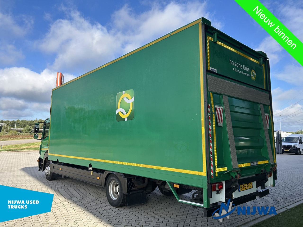 Mercedes-Benz Atego Laadklep + Zijdeur - Dobozos felépítményű teherautó: 4 kép. Mercedes-Benz Atego Laadklep + Zijdeur - Dobozos felépítményű teherautó: 4 kép.