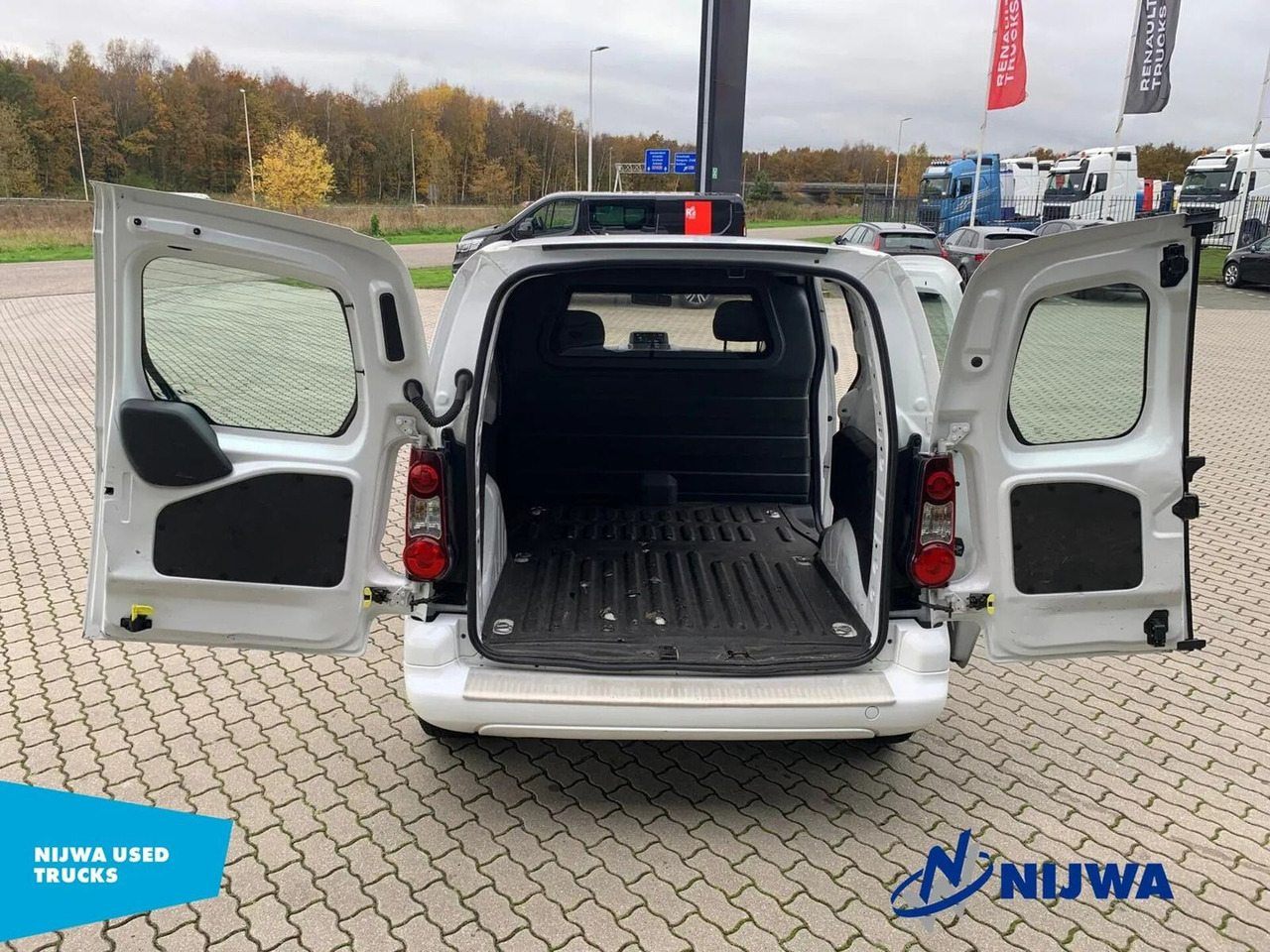 Új Kis furgon Peugeot Partner Navigatie + Airco Kasten: 14 kép.