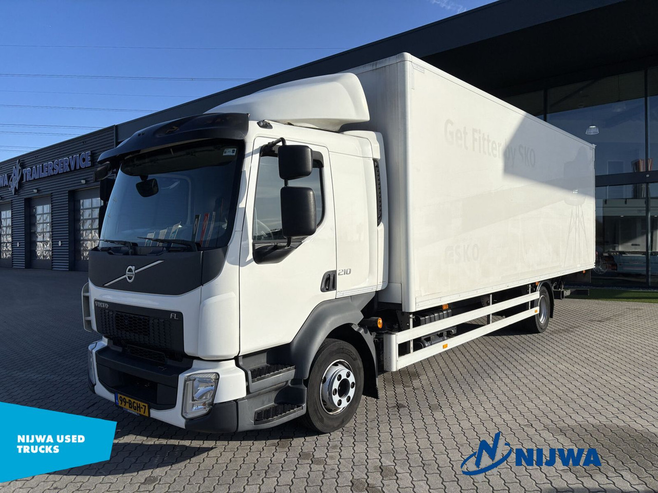 Volvo FL 210 4x2 Laadklep + Zijdeur - Dobozos felépítményű teherautó: 1 kép. Volvo FL 210 4x2 Laadklep + Zijdeur - Dobozos felépítményű teherautó: 1 kép.
