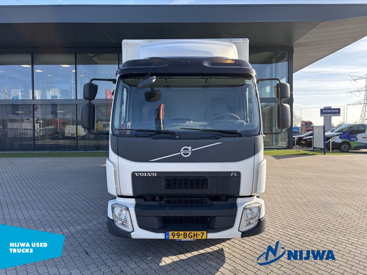 Volvo FL 210 4x2 Laadklep + Zijdeur - Dobozos felépítményű teherautó: 5 kép. Volvo FL 210 4x2 Laadklep + Zijdeur - Dobozos felépítményű teherautó: 5 kép.