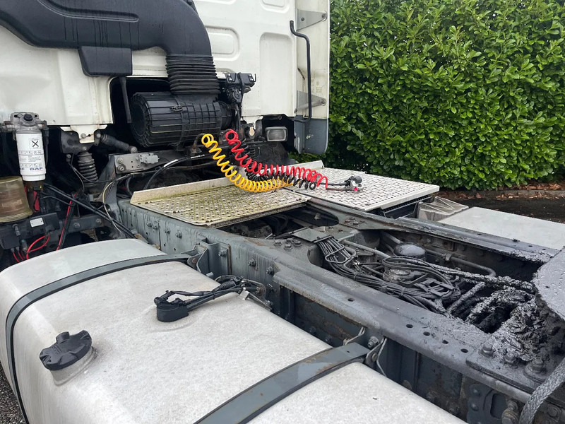 DAF CF 85 .360 Euro5 - Nyergesvontató: 4 kép. DAF CF 85 .360 Euro5 - Nyergesvontató: 4 kép.