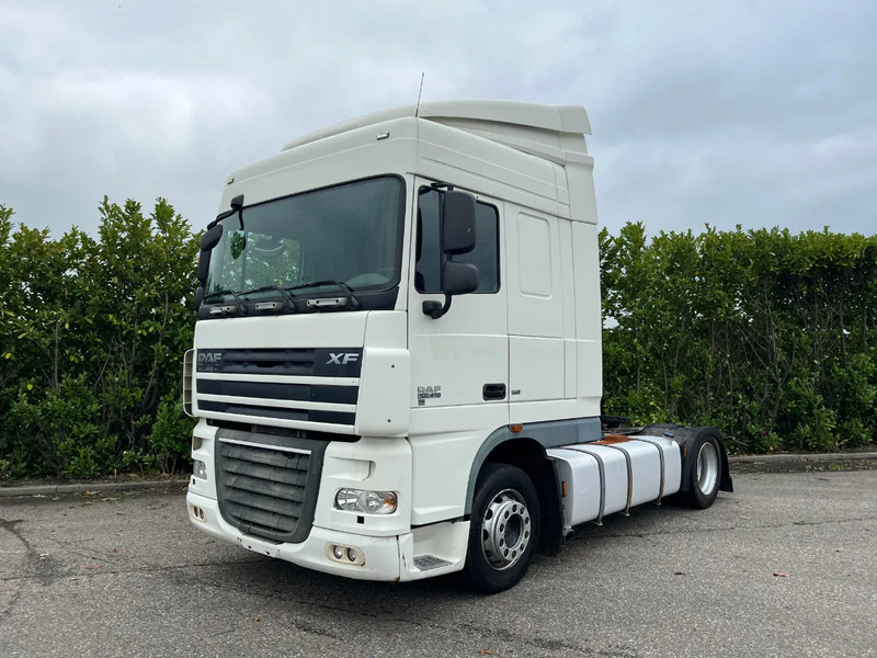 DAF XF 105 FT SC Euro5 - Nyergesvontató: 2 kép. DAF XF 105 FT SC Euro5 - Nyergesvontató: 2 kép.