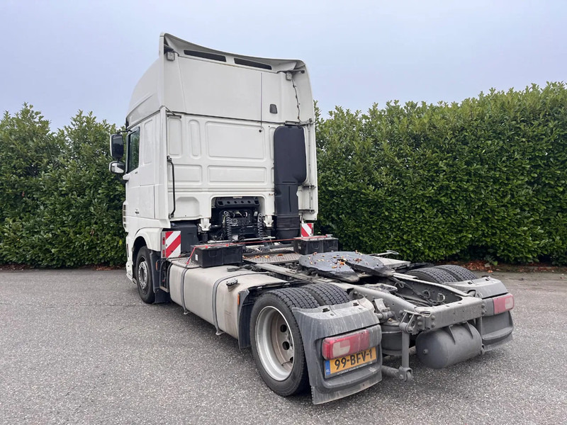 DAF XF 440 FT Euro6 Full-Air Lowdeck - Nyergesvontató: 3 kép. DAF XF 440 FT Euro6 Full-Air Lowdeck - Nyergesvontató: 3 kép.