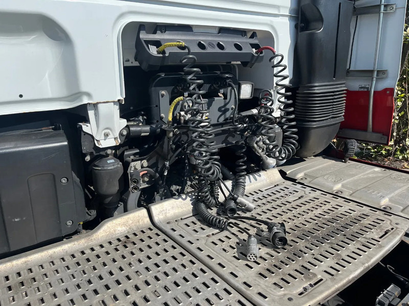 DAF XF 460 FT Euro6 Intarder - Nyergesvontató: 4 kép. DAF XF 460 FT Euro6 Intarder - Nyergesvontató: 4 kép.