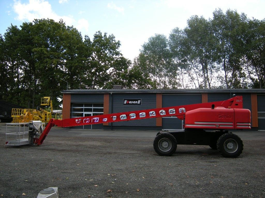 Genie Arbeitsbühne Genie S-85, AH 28 m - Emelőkosaras teherautó: 2 kép. Genie Arbeitsbühne Genie S-85, AH 28 m - Emelőkosaras teherautó: 2 kép.