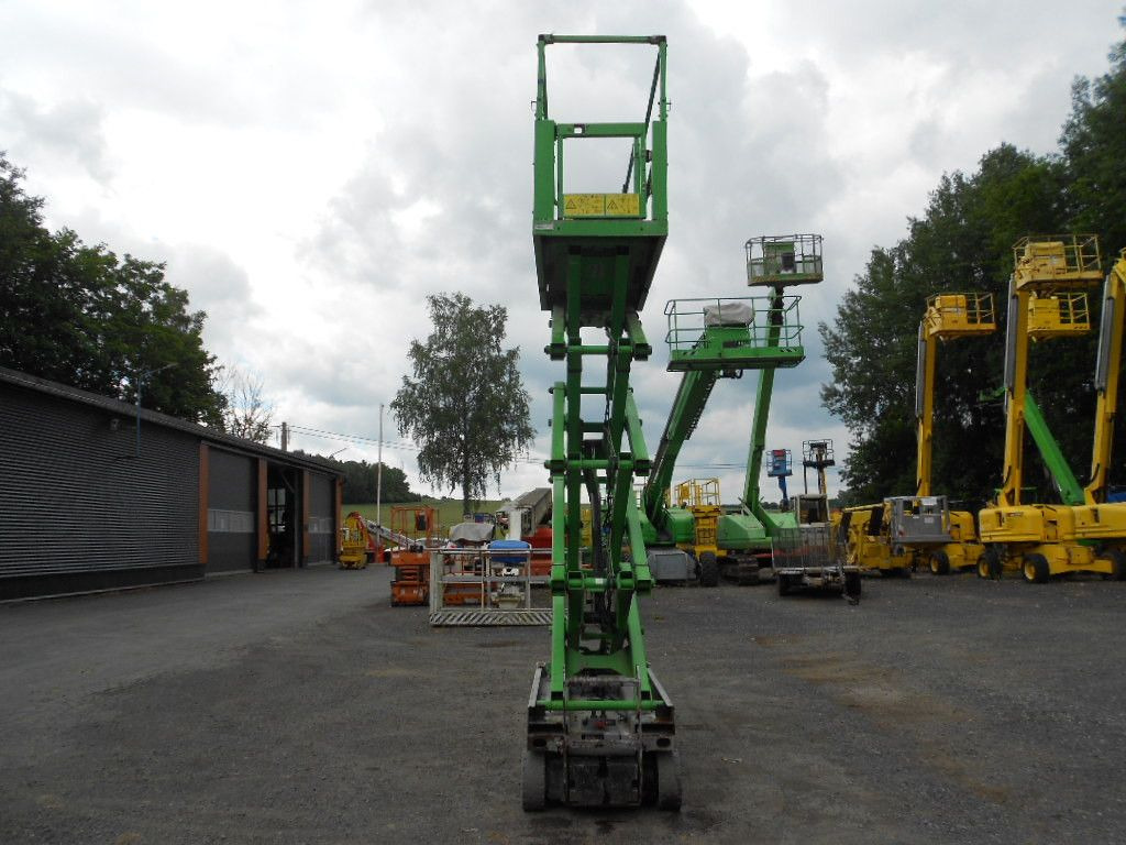 Genie GS 1932, Scherenarbeitsbühne Genie 8 m - Emelőkosaras teherautó: 3 kép. Genie GS 1932, Scherenarbeitsbühne Genie 8 m - Emelőkosaras teherautó: 3 kép.