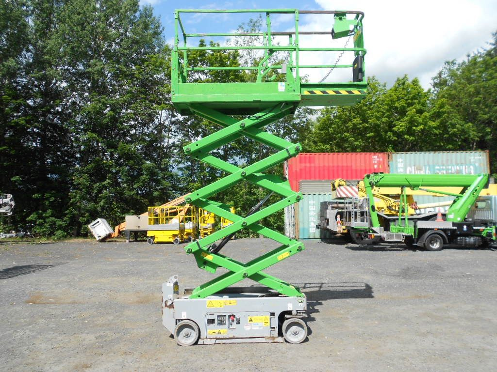 Genie GS 1932, Scherenarbeitsbühne Genie 8 m - Emelőkosaras teherautó: 5 kép. Genie GS 1932, Scherenarbeitsbühne Genie 8 m - Emelőkosaras teherautó: 5 kép.