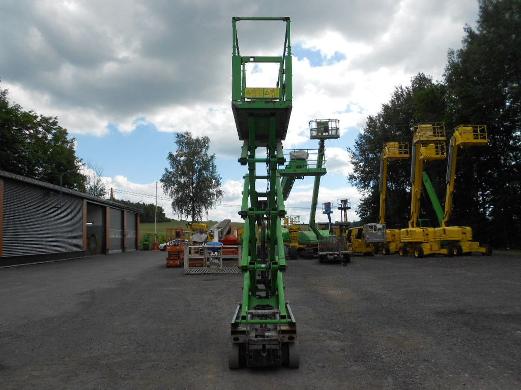 Genie GS 1932, Scherenarbeitsbühne Genie 8 m - Emelőkosaras teherautó: 3 kép. Genie GS 1932, Scherenarbeitsbühne Genie 8 m - Emelőkosaras teherautó: 3 kép.