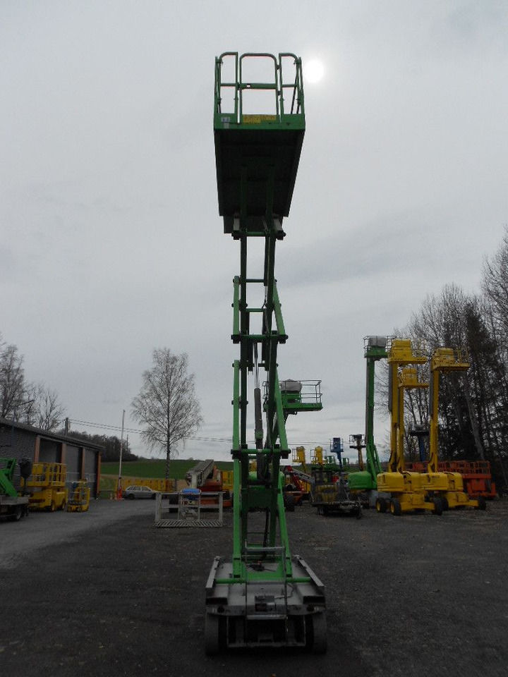 Genie GS 2646, Scherenarbeitsbühne Genie 9,9 m - Emelőkosaras teherautó: 3 kép. Genie GS 2646, Scherenarbeitsbühne Genie 9,9 m - Emelőkosaras teherautó: 3 kép.