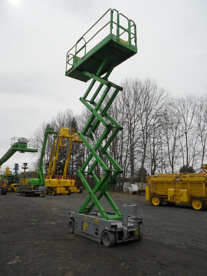 Genie GS 2646, Scherenarbeitsbühne Genie 9,9 m - Emelőkosaras teherautó: 4 kép. Genie GS 2646, Scherenarbeitsbühne Genie 9,9 m - Emelőkosaras teherautó: 4 kép.