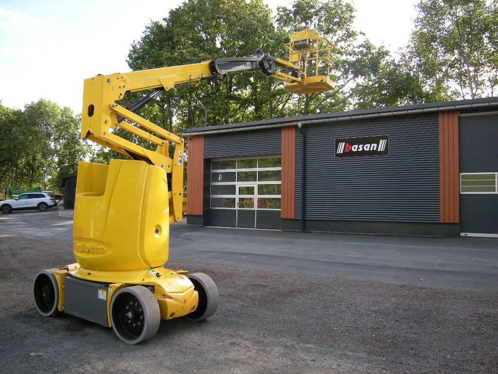 Haulotte HA12CJ+ , AH 12m, Korbarm drehbar - Emelőkosaras teherautó: 2 kép. Haulotte HA12CJ+ , AH 12m, Korbarm drehbar - Emelőkosaras teherautó: 2 kép.