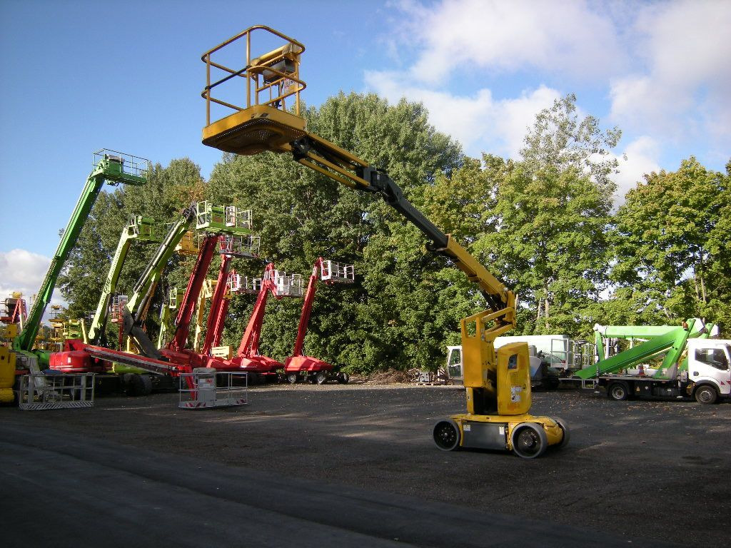 Haulotte HA12CJ+ , AH 12m, Korbarm drehbar - Emelőkosaras teherautó: 5 kép. Haulotte HA12CJ+ , AH 12m, Korbarm drehbar - Emelőkosaras teherautó: 5 kép.