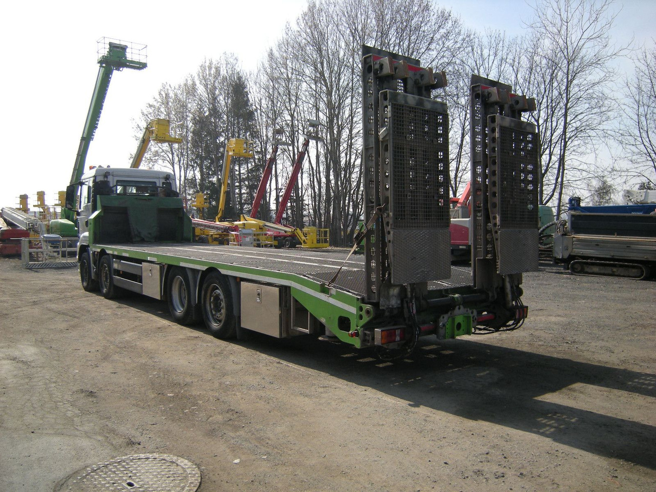 MAN 35.400, Zanner Plateau, Rampen, Winde - Vontató: 4 kép. MAN 35.400, Zanner Plateau, Rampen, Winde - Vontató: 4 kép.