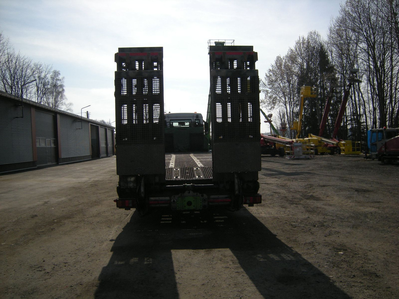 MAN 35.400, Zanner Plateau, Rampen, Winde - Vontató: 3 kép. MAN 35.400, Zanner Plateau, Rampen, Winde - Vontató: 3 kép.