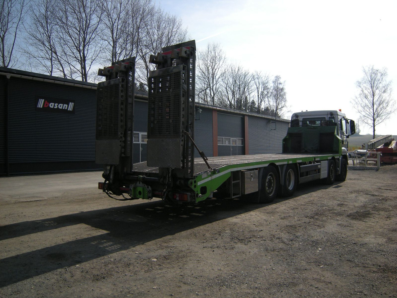 MAN 35.400, Zanner Plateau, Rampen, Winde - Vontató: 2 kép. MAN 35.400, Zanner Plateau, Rampen, Winde - Vontató: 2 kép.