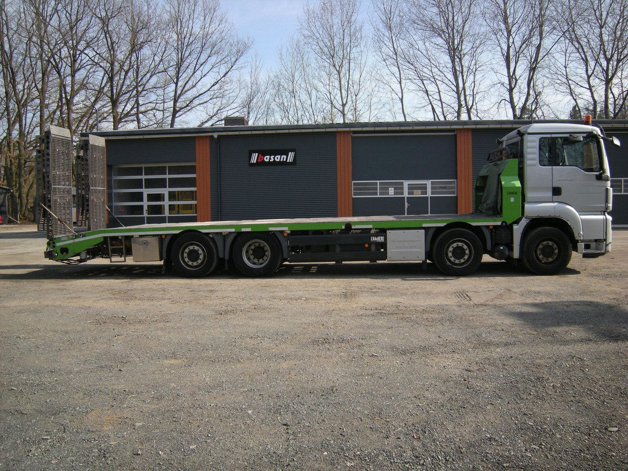 MAN 35.400, Zanner Plateau, Rampen, Winde - Vontató: 1 kép. MAN 35.400, Zanner Plateau, Rampen, Winde - Vontató: 1 kép.