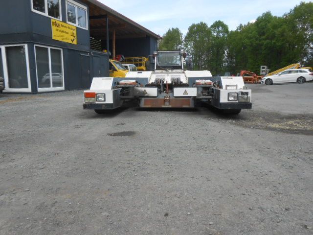 MAN AM110 Flugzeugschlepper MAN AM110 Flugzeugschlepper - Repülőgép vontató: 3 kép. MAN AM110 Flugzeugschlepper MAN AM110 Flugzeugschlepper - Repülőgép vontató: 3 kép.