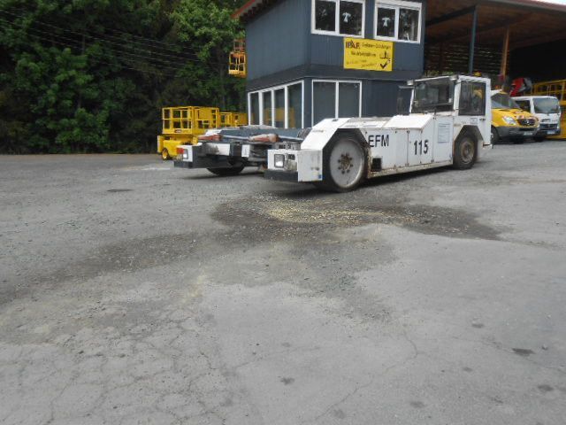 MAN AM110 Flugzeugschlepper MAN AM110 Flugzeugschlepper - Repülőgép vontató: 2 kép. MAN AM110 Flugzeugschlepper MAN AM110 Flugzeugschlepper - Repülőgép vontató: 2 kép.