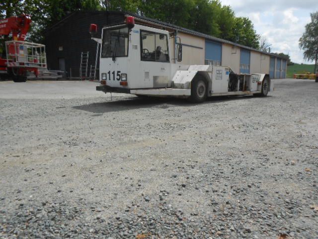 MAN AM110 Flugzeugschlepper MAN AM110 Flugzeugschlepper - Repülőgép vontató: 1 kép. MAN AM110 Flugzeugschlepper MAN AM110 Flugzeugschlepper - Repülőgép vontató: 1 kép.