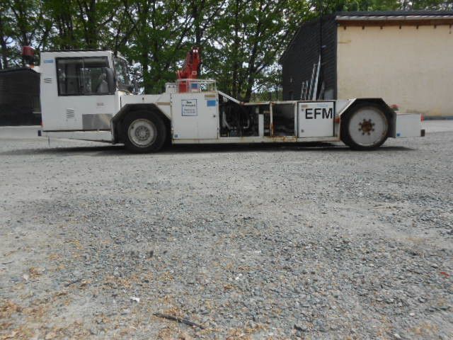 MAN AM110 Flugzeugschlepper MAN AM110 Flugzeugschlepper - Repülőgép vontató: 5 kép. MAN AM110 Flugzeugschlepper MAN AM110 Flugzeugschlepper - Repülőgép vontató: 5 kép.