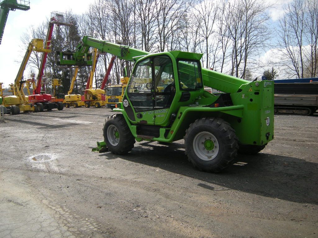 Merlo SL33 Panoramic P38.13 - Teleszkópos rakodó: 3 kép. Merlo SL33 Panoramic P38.13 - Teleszkópos rakodó: 3 kép.