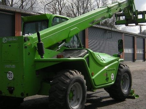 Merlo SL33 Panoramic P38.13 - Teleszkópos rakodó: 2 kép. Merlo SL33 Panoramic P38.13 - Teleszkópos rakodó: 2 kép.