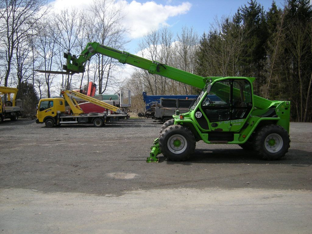 Merlo SL33 Panoramic P38.13 - Teleszkópos rakodó: 4 kép. Merlo SL33 Panoramic P38.13 - Teleszkópos rakodó: 4 kép.