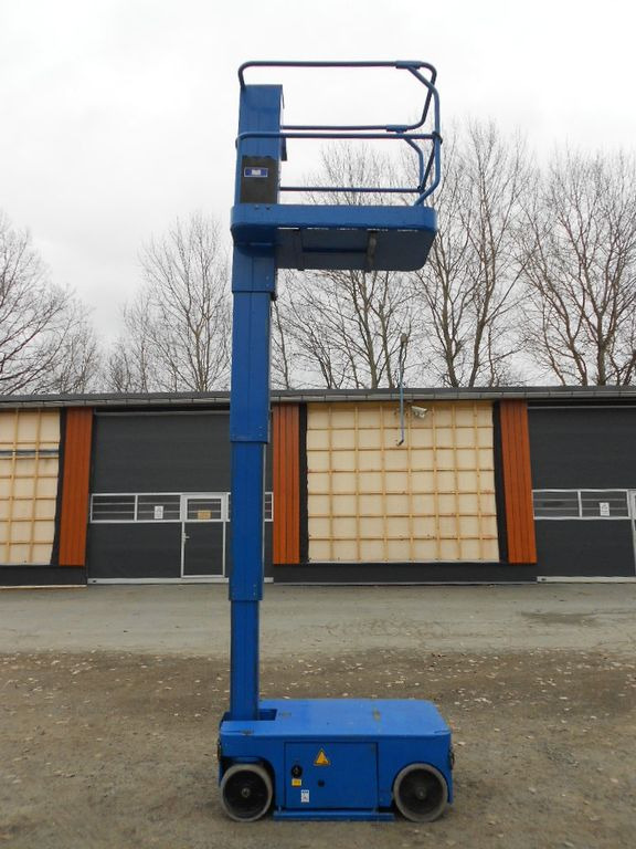 Upright Mastbühne TM12, AH 5,85 m - Oszlopos személyemelő: 1 kép. Upright Mastbühne TM12, AH 5,85 m - Oszlopos személyemelő: 1 kép.