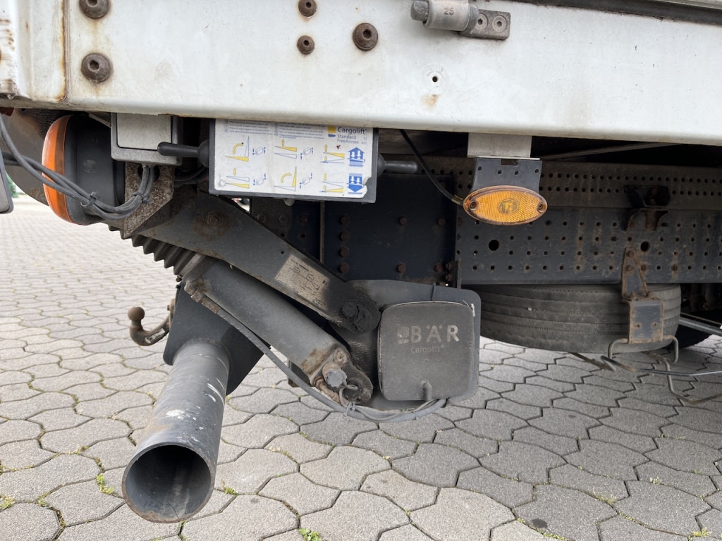 FUSO Canter 7C18 4x2 Ladebordwand - Ponyvás kisteherautó: 5 kép. FUSO Canter 7C18 4x2 Ladebordwand - Ponyvás kisteherautó: 5 kép.