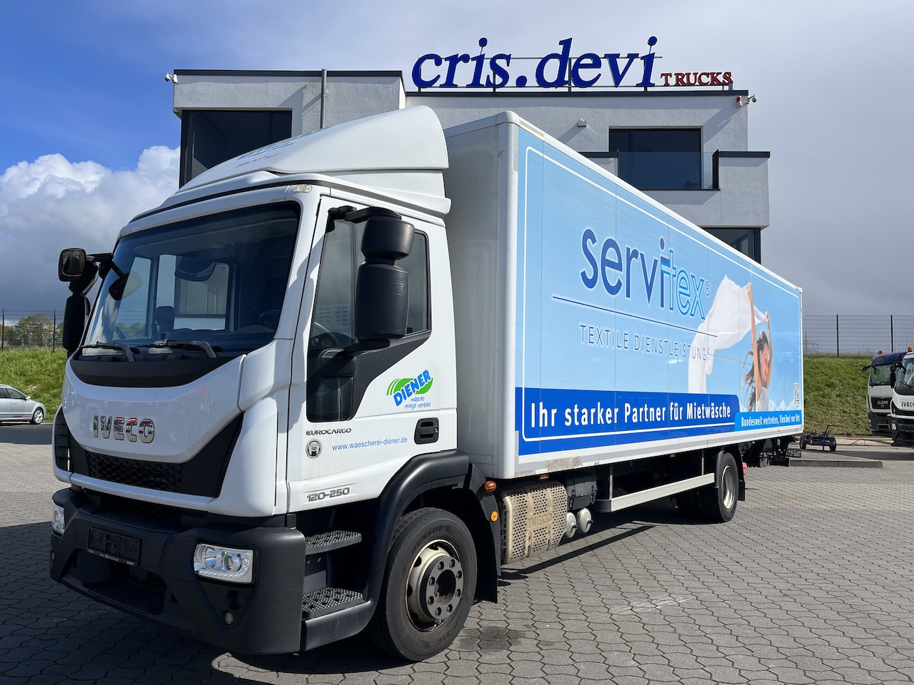 Iveco 120E25 Eurocargo 4x2 Koffer | Ladebordwand - Dobozos felépítményű teherautó: 1 kép. Iveco 120E25 Eurocargo 4x2 Koffer | Ladebordwand - Dobozos felépítményű teherautó: 1 kép.
