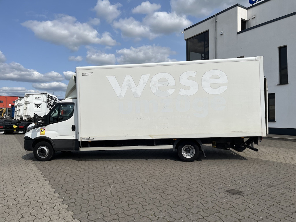 Iveco 70C18 Daily Koffer mit Ladebordwand - Dobozos kisteherautó: 2 kép. Iveco 70C18 Daily Koffer mit Ladebordwand - Dobozos kisteherautó: 2 kép.