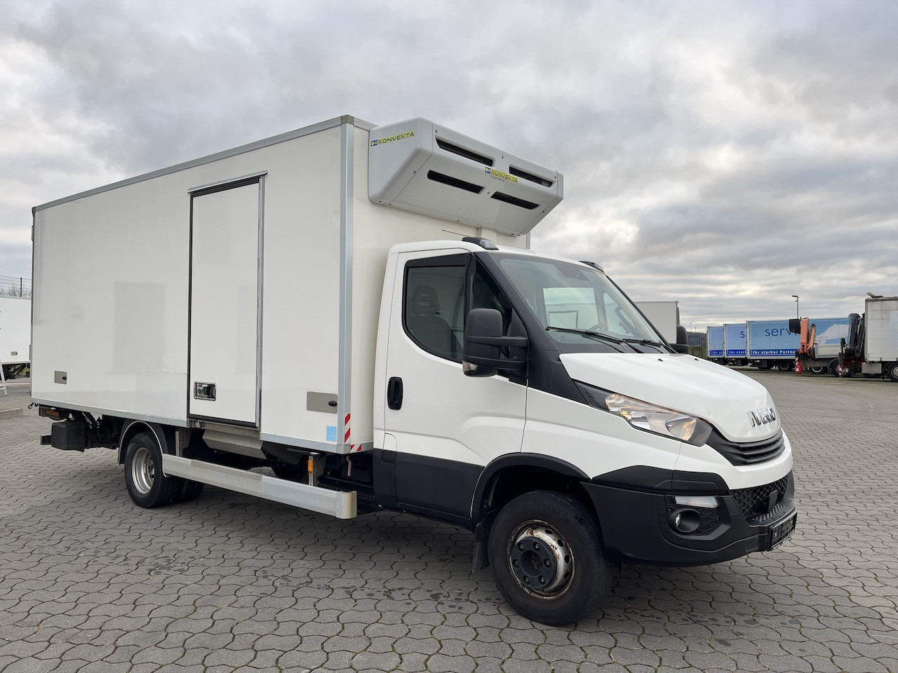 Hűtős kisteherautó Iveco 70C18 Daily  Tiefkühlkoffer mit Ladebordwand: 12 kép.